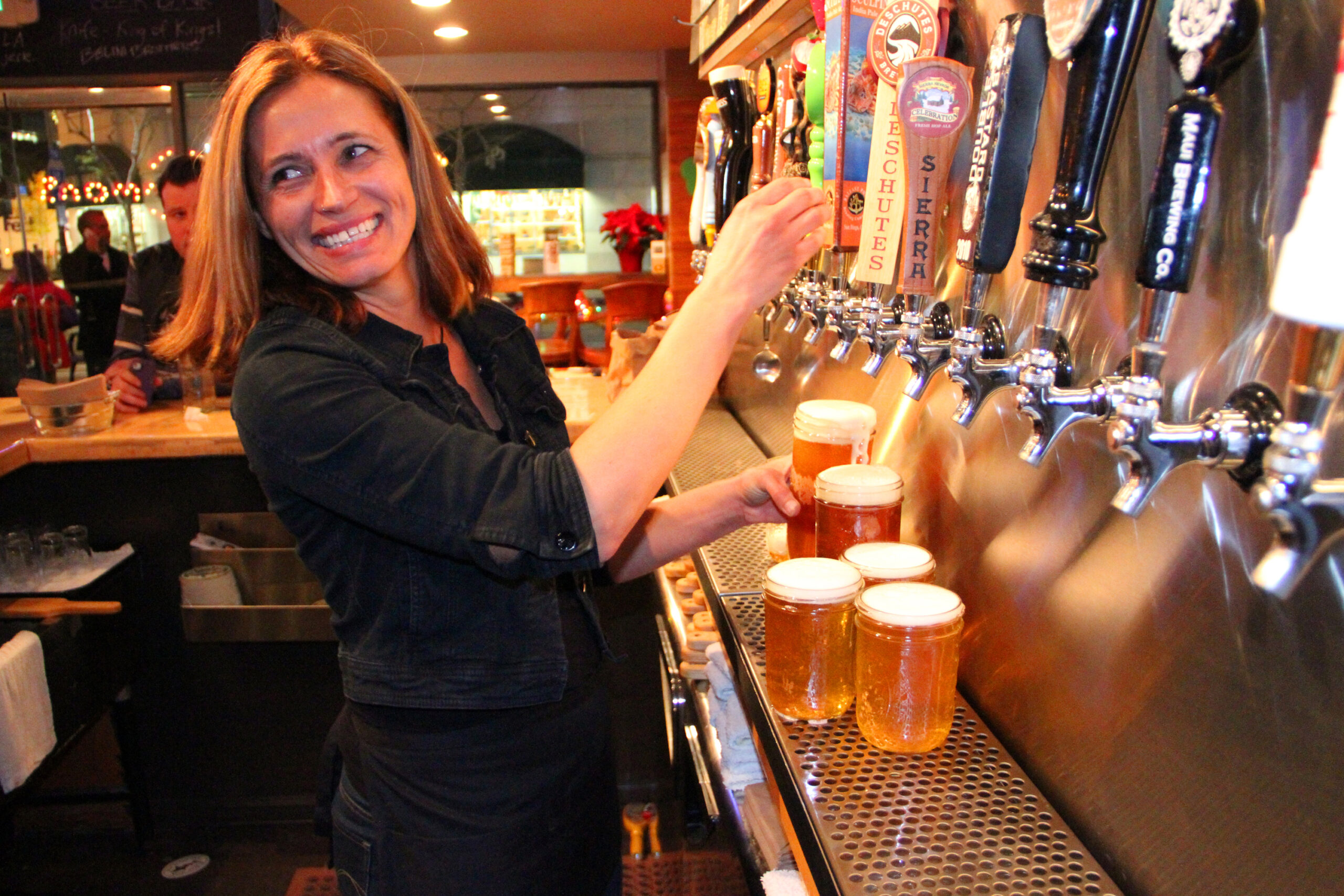 Bartender Jessica Krzygocki pours a few craft brews at The Commons on Broadway. (Daniel Archuleta daniela@www.smdp.com)