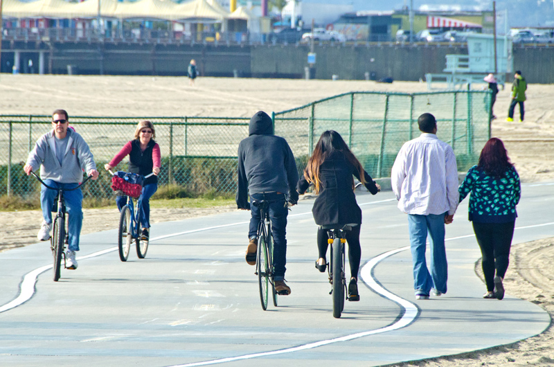 Check out the new lanes on the Santa Monica Bike Path. The new lanes are being installed to accommodate pedestrians. The lanes will run throughout the entire bike path along Santa Monica Beach. (Photo courtesy Fabian Lewkowicz)