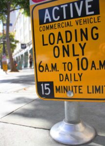 Signs indicate where delivery drivers can park on Santa Monica Boulevard. (Daniel Archuleta daniela@www.smdp.com)