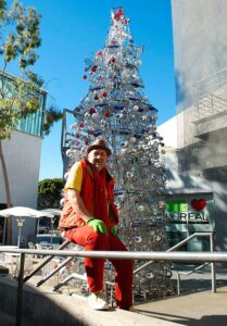 Anthony Schmitt creates a shopping cart tree every year at the Edgemar Center for the Arts. (Paul Alvarez Jr. editor@www.smdp.com)