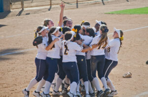 Samohi softball won this year's CIF-Southern Section Division 4 championship. (Paul Alvarez)